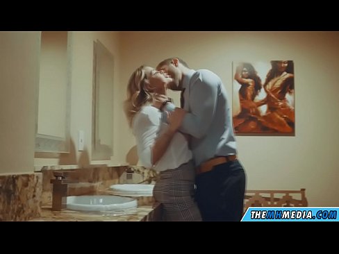 ❤️ Când o blondă cu sânii mari te seduce într-o toaletă publică ❌  at us ro.hentaisaturn.ru